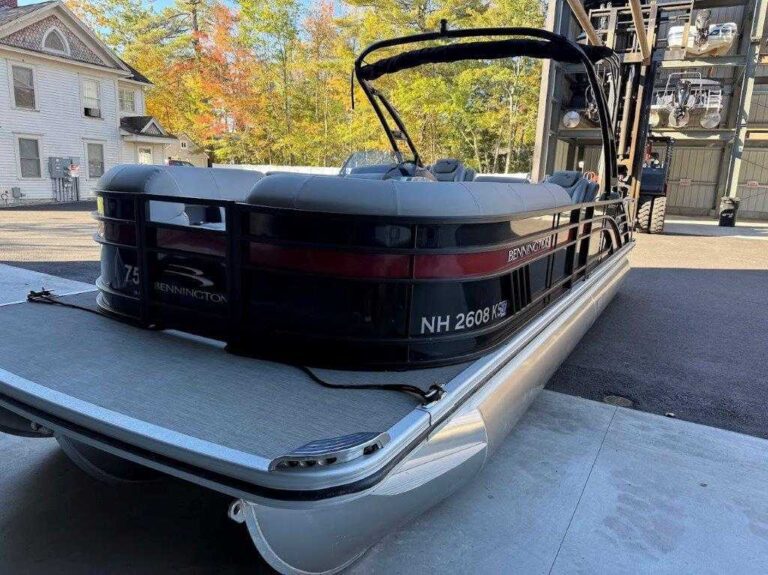 2022 Bennington 26LXSBA - ESP - Tower - Blackout US-ETWM1253B222 [photo 1]